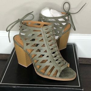 Strappy Sandals *NEW* - Size 7